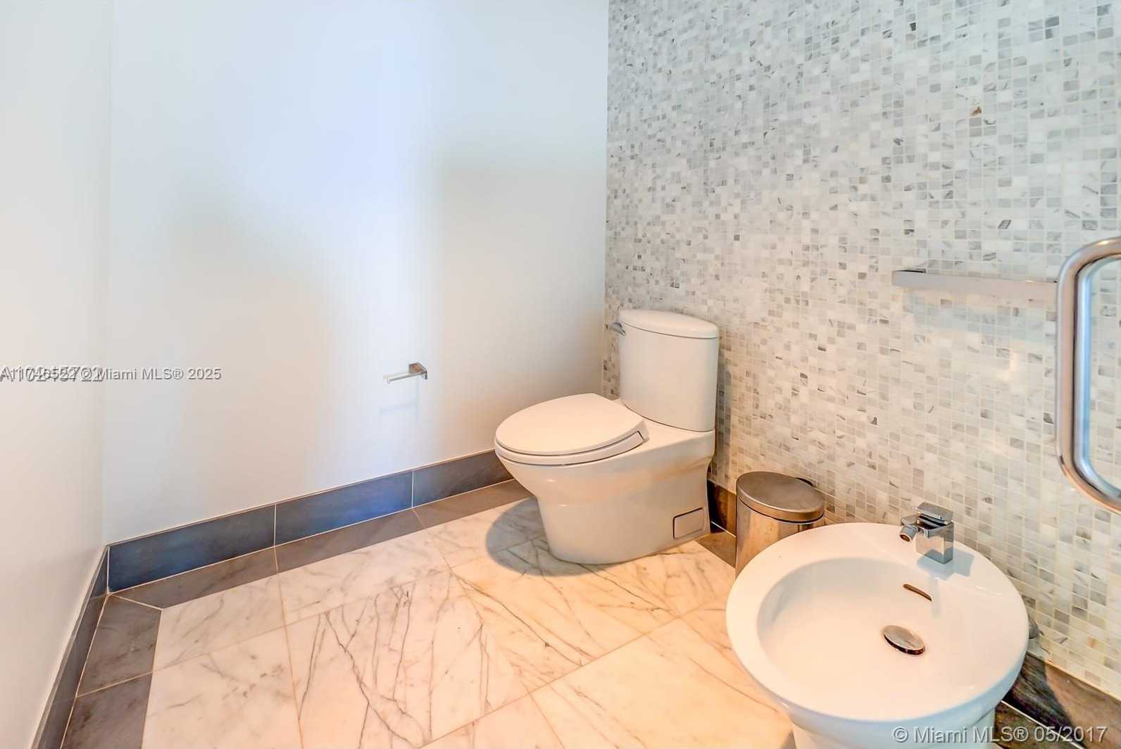 Small Image of 200 BISCAYNE BOULEVARD WAY #3404, Miami Number 10