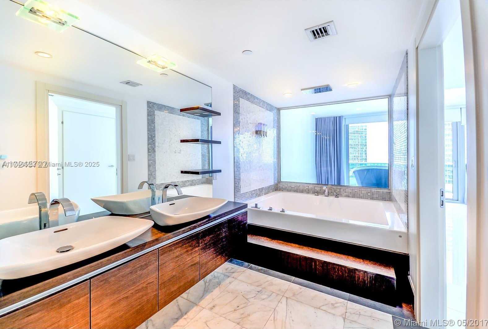 Small Image of 200 BISCAYNE BOULEVARD WAY #3404, Miami Number 11