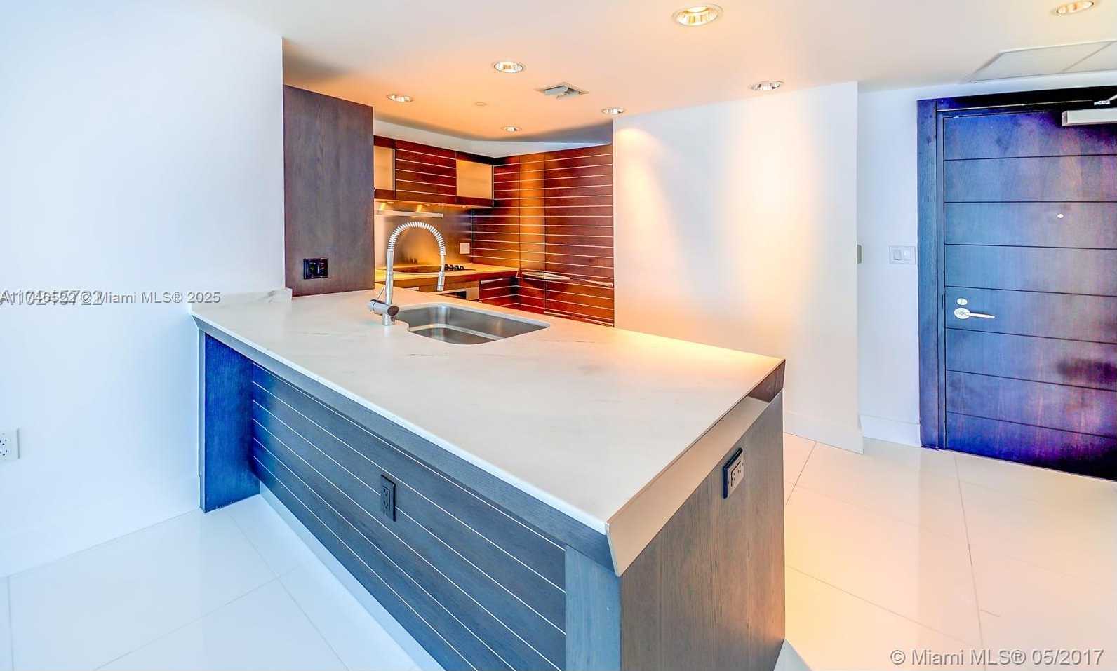 Small Image of 200 BISCAYNE BOULEVARD WAY #3404, Miami Number 18