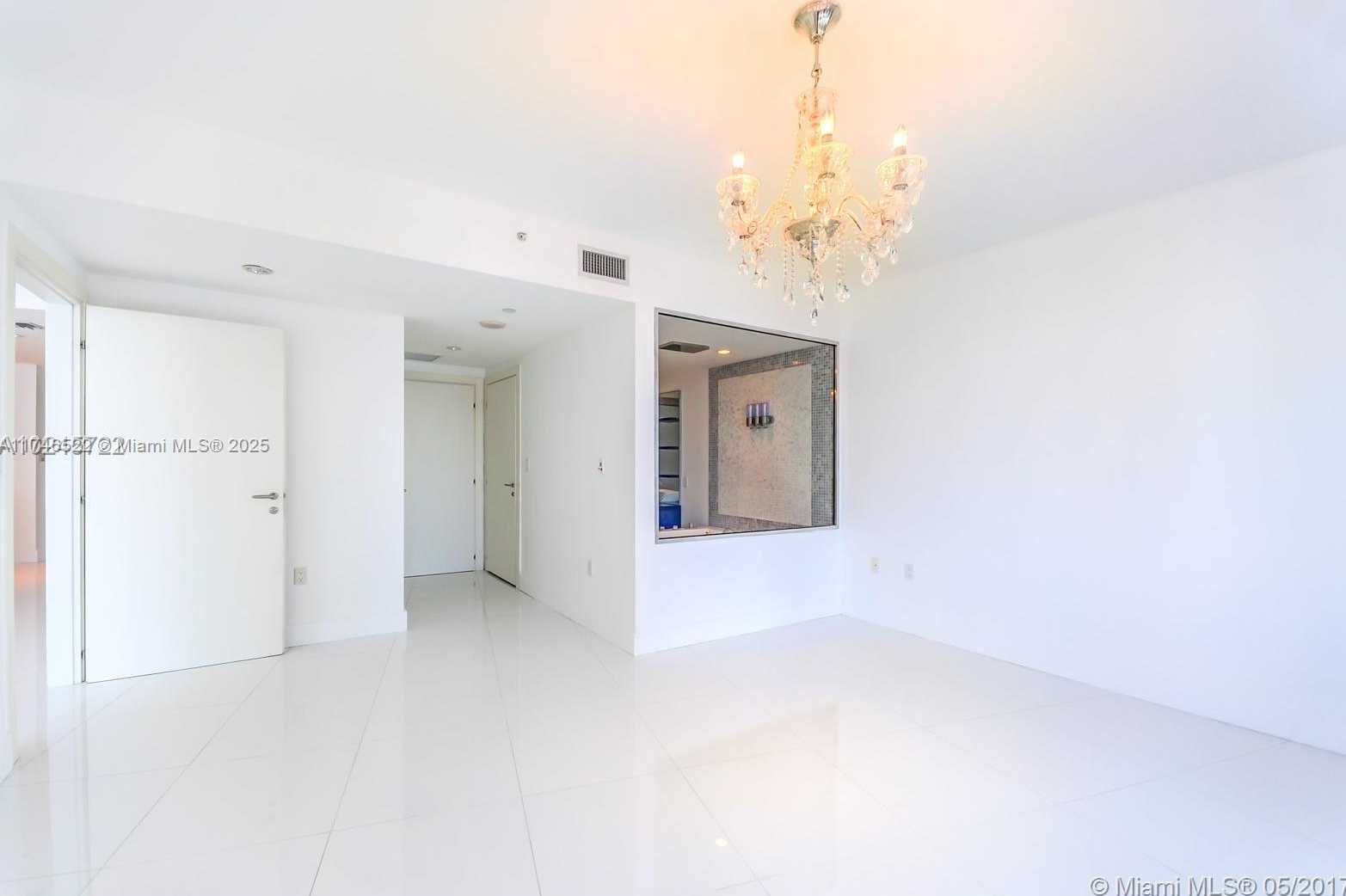 Small Image of 200 BISCAYNE BOULEVARD WAY #3404, Miami Number 7