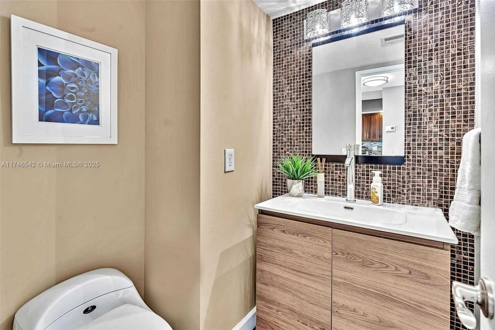 Small Image of 2801 NORTH EAST 183RD ST #1603W, Aventura Number 4
