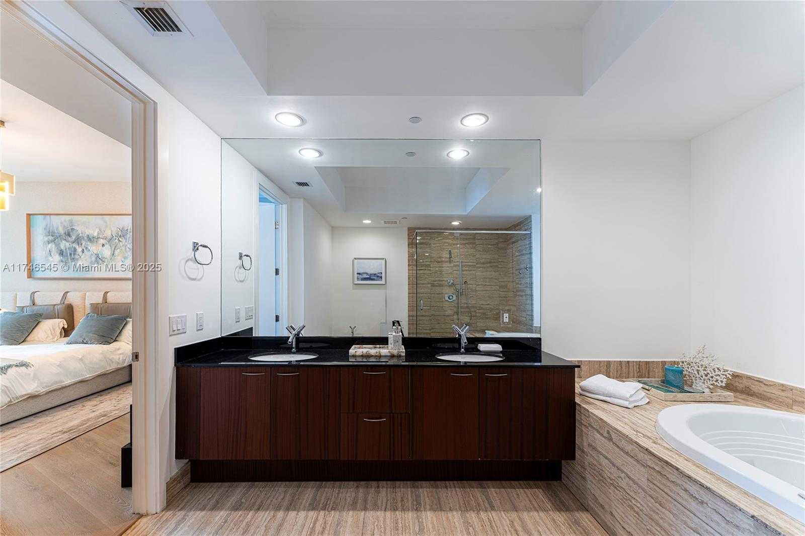 Small Image of 15901 COLLINS AVE #903, Sunny Isles Beach Number 26