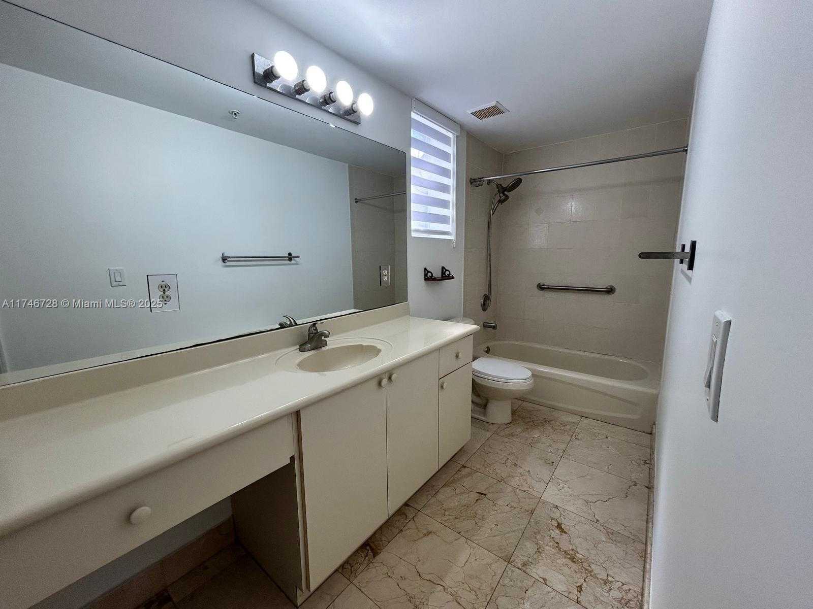 Small Image of 6700 NW 114th Ave, Doral, FL 33178, USA Number 25