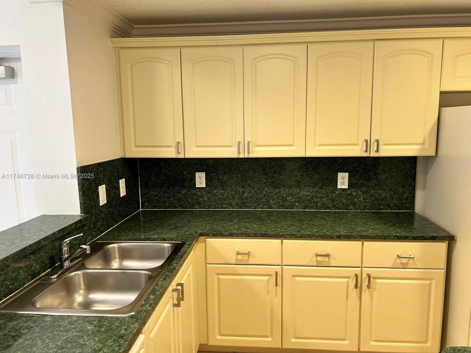 Small Image of 6700 NW 114th Ave, Doral, FL 33178, USA Number 7