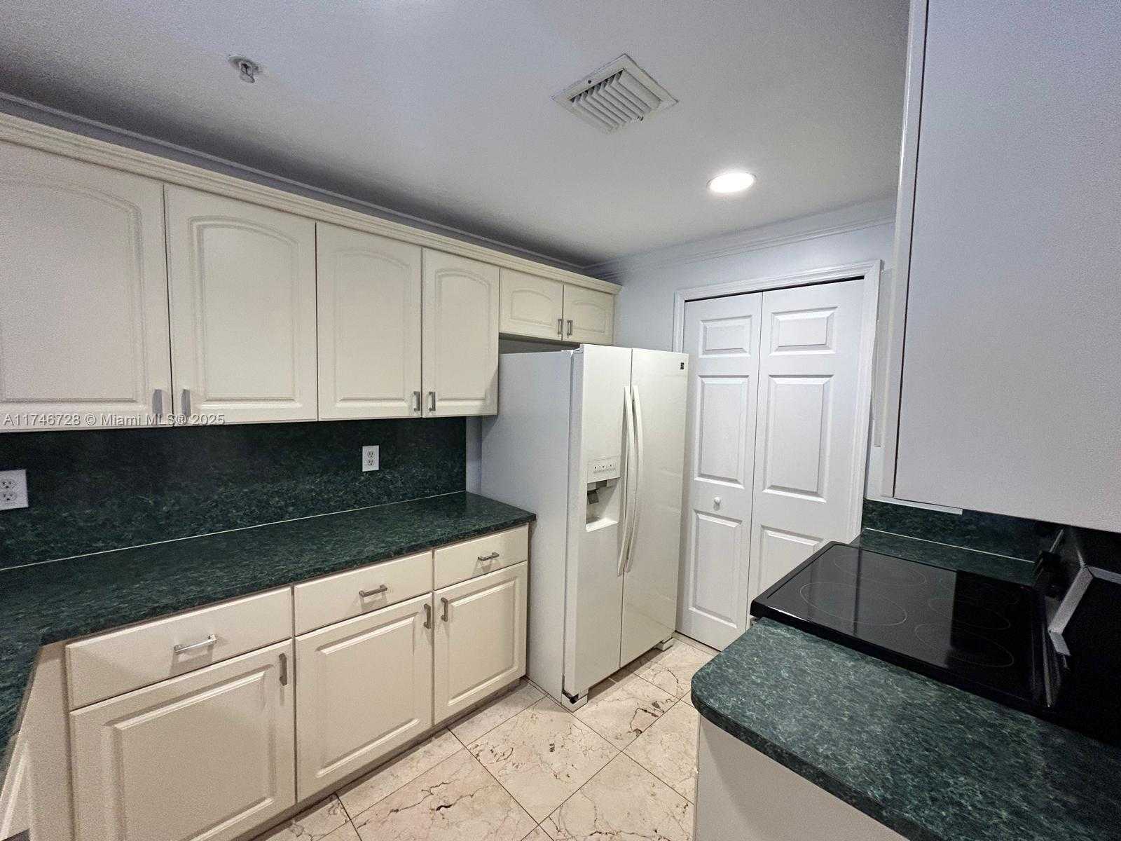 Small Image of 6700 NW 114th Ave, Doral, FL 33178, USA Number 9