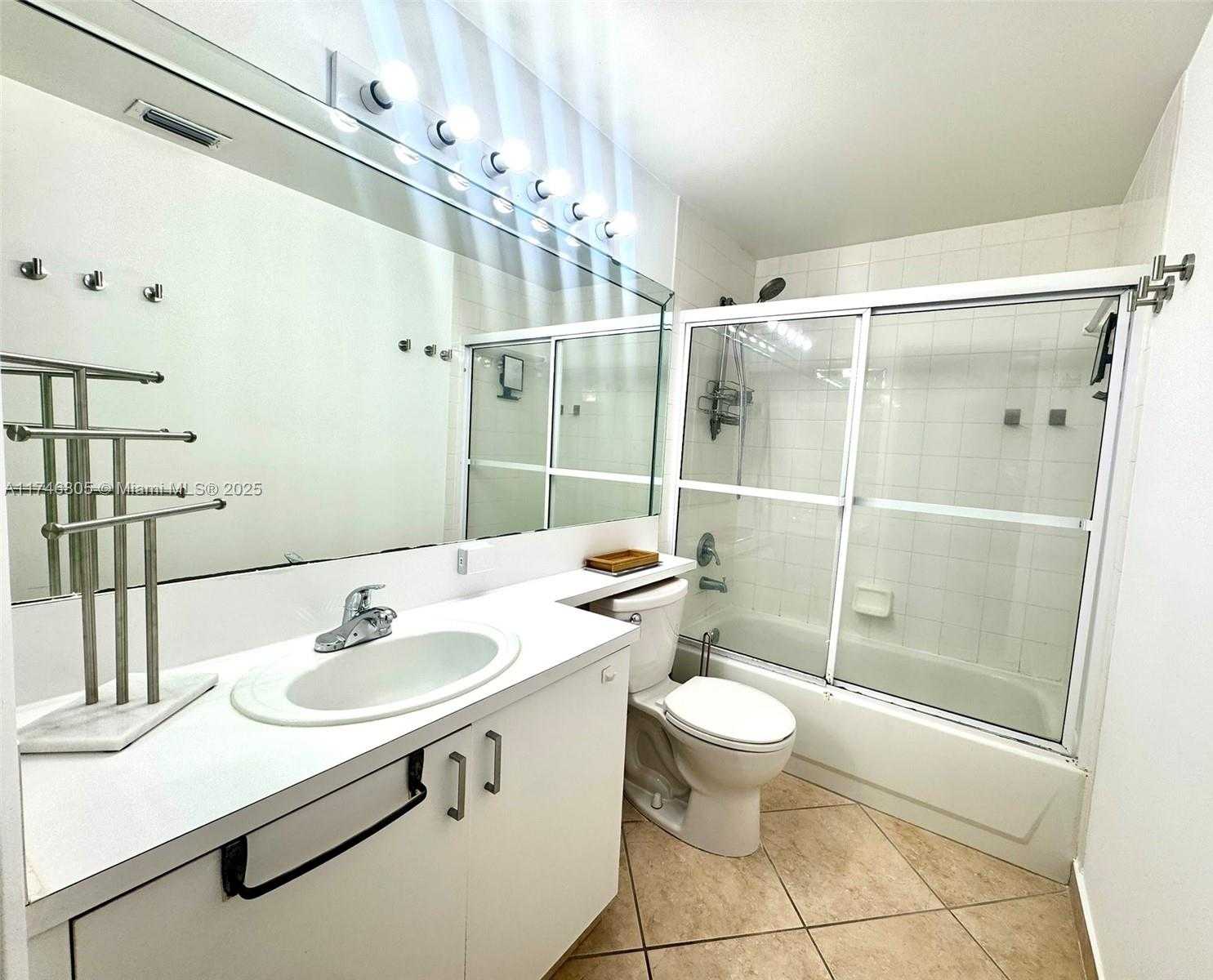 Small Image of Aventura Number 8