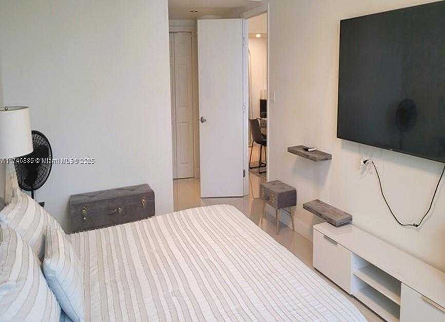 Small Image of 3725 SOUTH OCEAN DR #1019, Hollywood Number 10