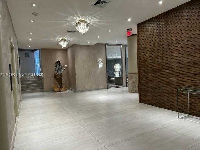 Small Image of 5401 COLLINS AVE #1213, Miami Beach Number 14