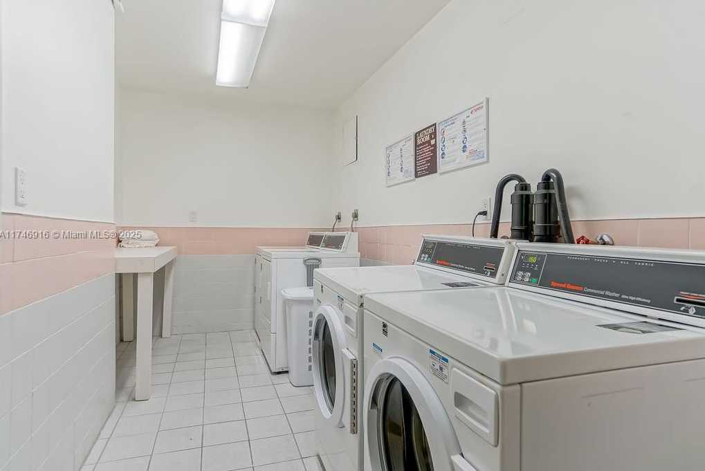 Small Image of 5401 COLLINS AVE #1213, Miami Beach Number 35