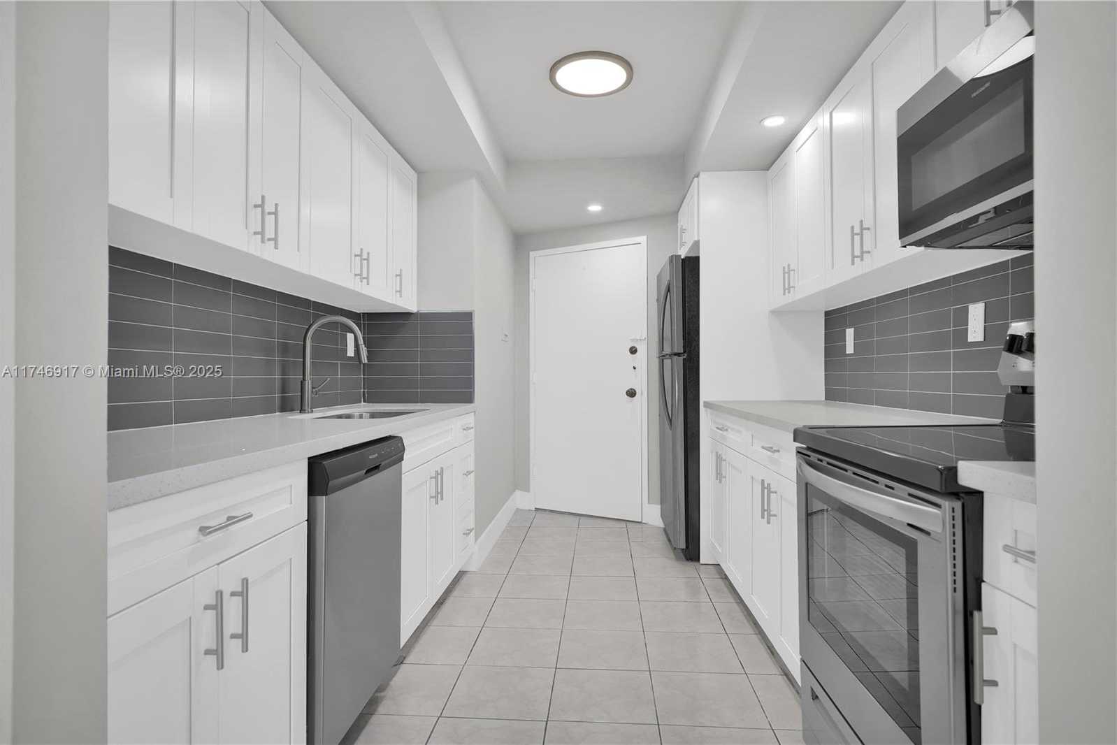 Small Image of 5401 5401 COLLINS AVE #919, Miami Beach Number 25
