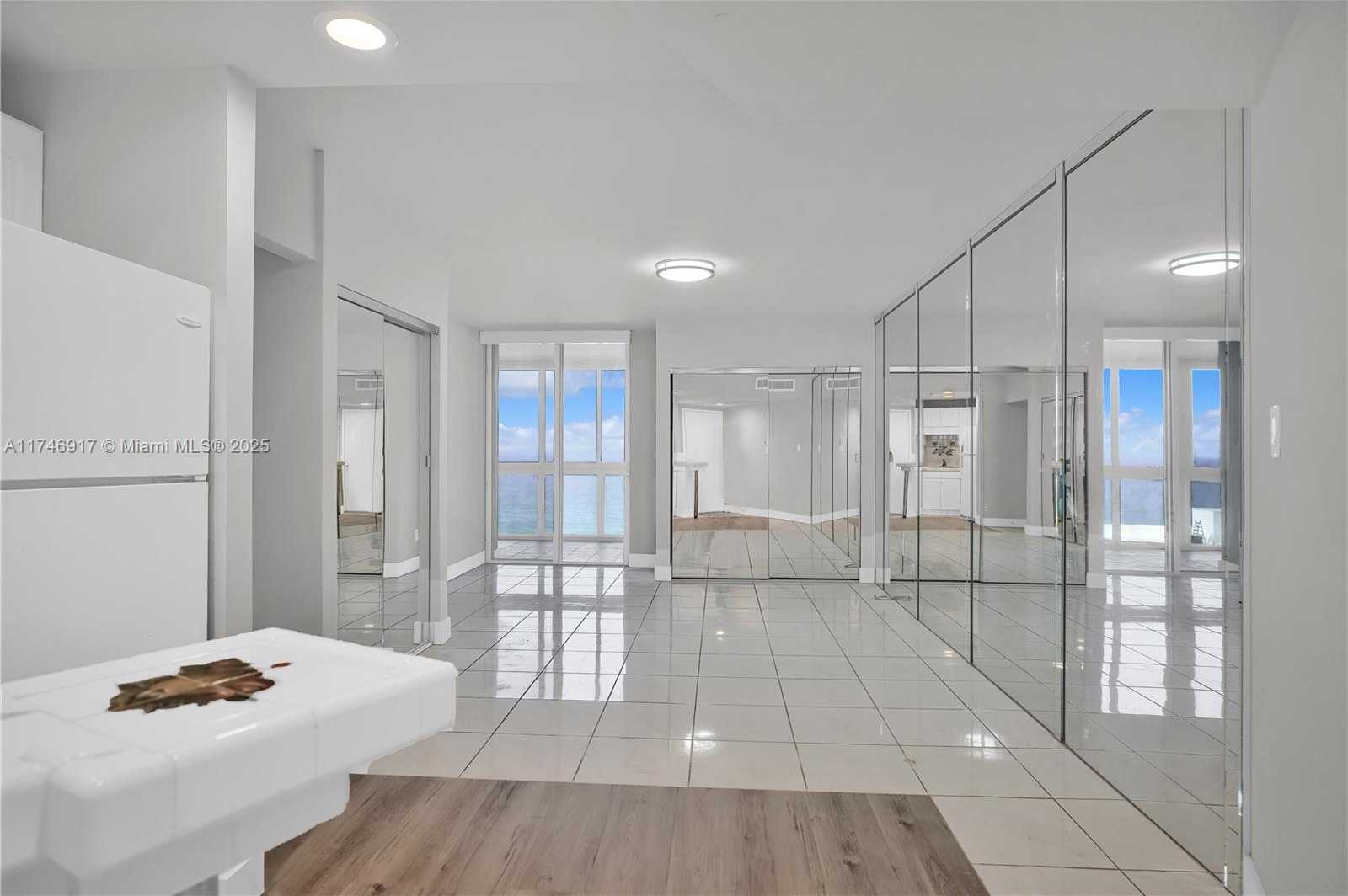 Small Image of 5401 5401 COLLINS AVE #919, Miami Beach Number 27