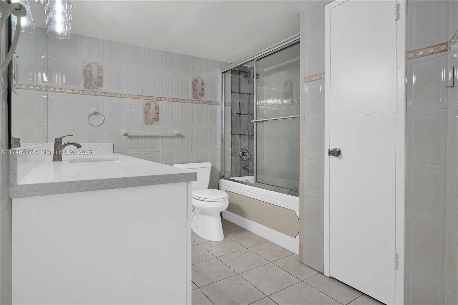 Small Image of 5401 5401 COLLINS AVE #919, Miami Beach Number 31