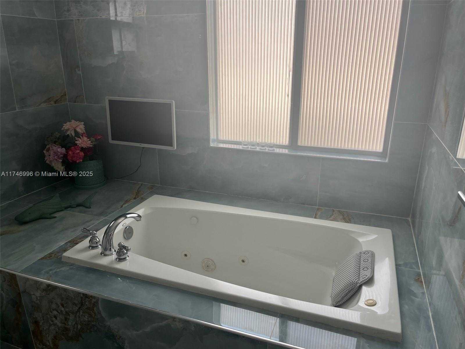 Small Image of 3915 NORTH EAST 168TH ST #3915, North Miami Beach Number 12