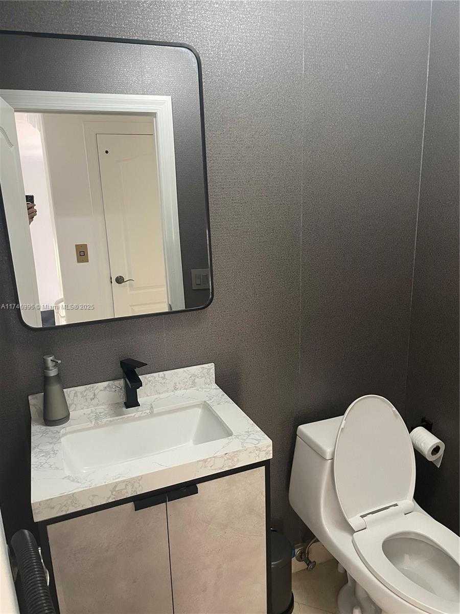 Small Image of 3915 NORTH EAST 168TH ST #3915, North Miami Beach Number 15