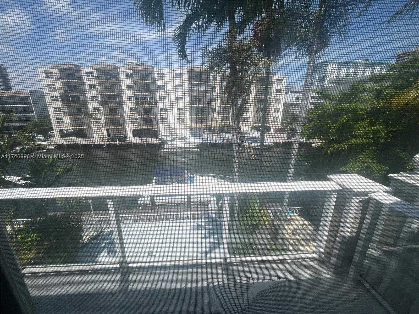 Small Image of 3915 NORTH EAST 168TH ST #3915, North Miami Beach Number 21