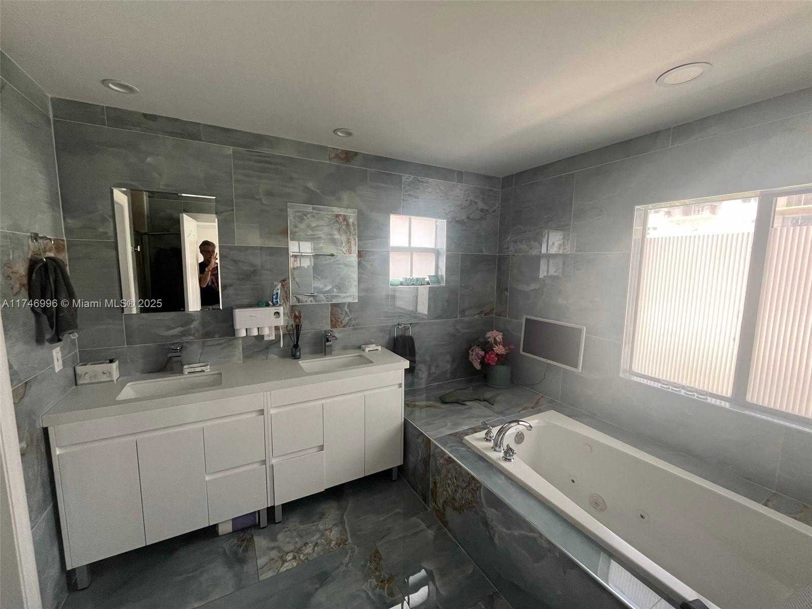 Small Image of 3915 NORTH EAST 168TH ST #3915, North Miami Beach Number 7