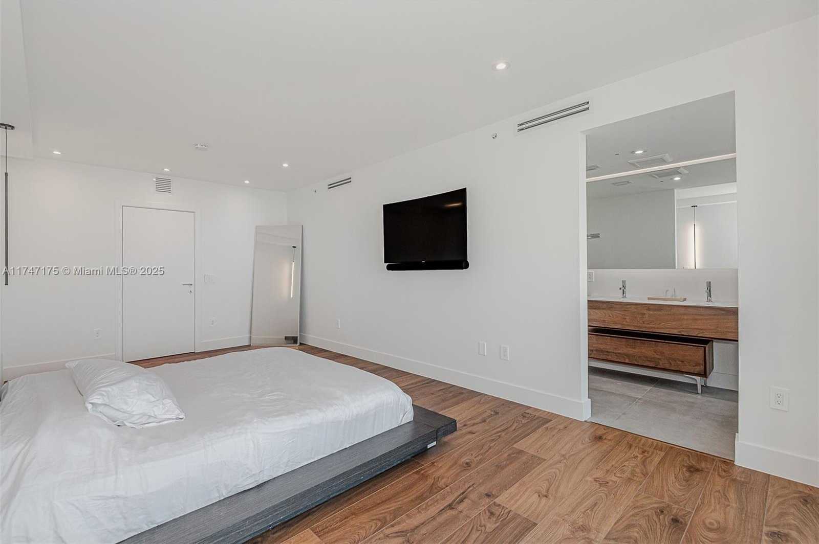 Small Image of 7935 EAST DR #1002, North Bay Village Number 25