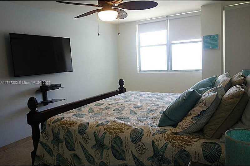 Small Image of 5701 COLLINS AVE #PH12, Miami Beach Number 11