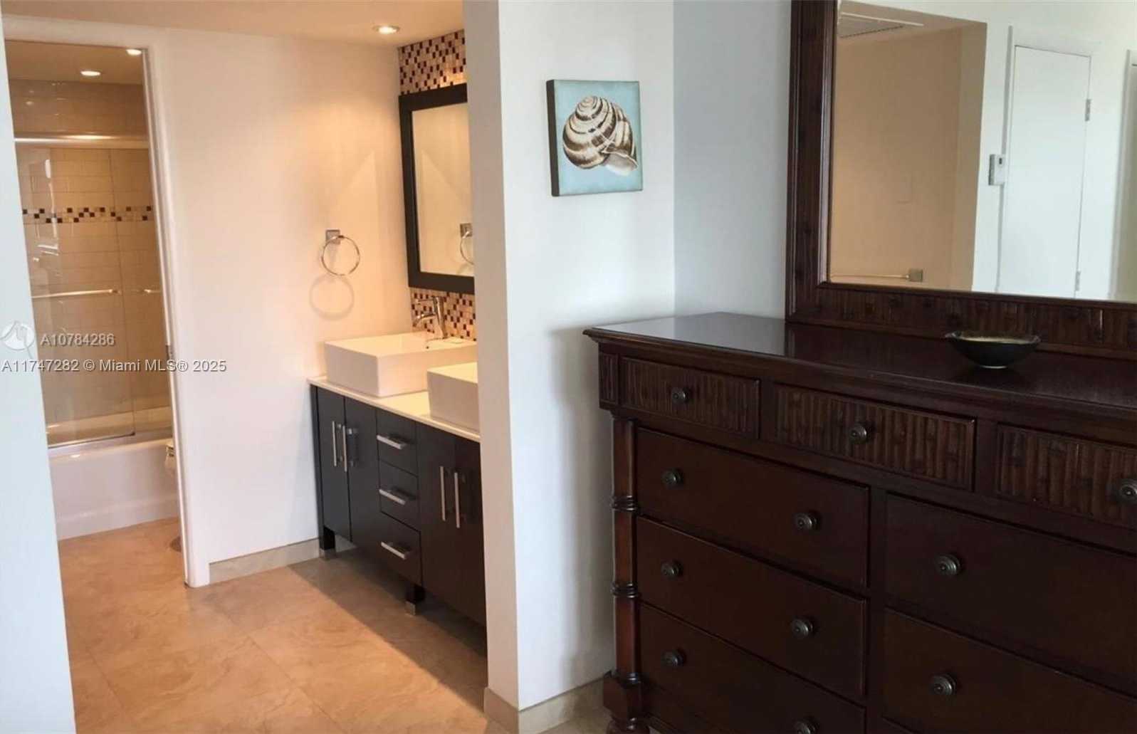 Small Image of 5701 COLLINS AVE #PH12, Miami Beach Number 13