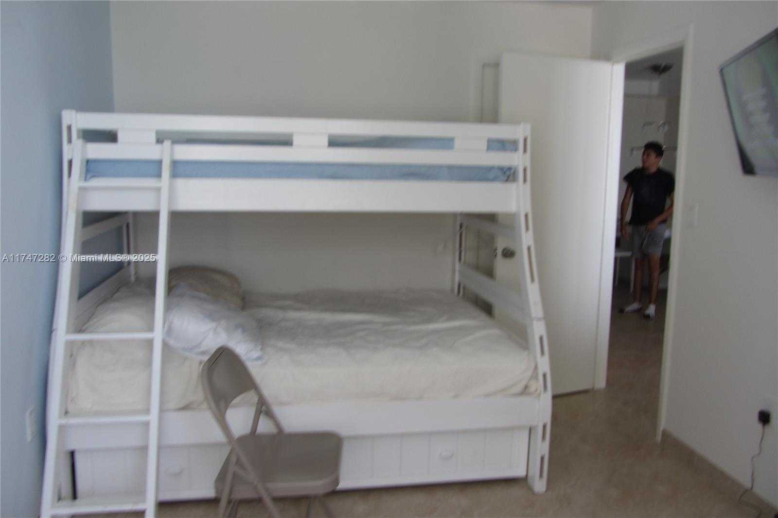 Small Image of 5701 COLLINS AVE #PH12, Miami Beach Number 17