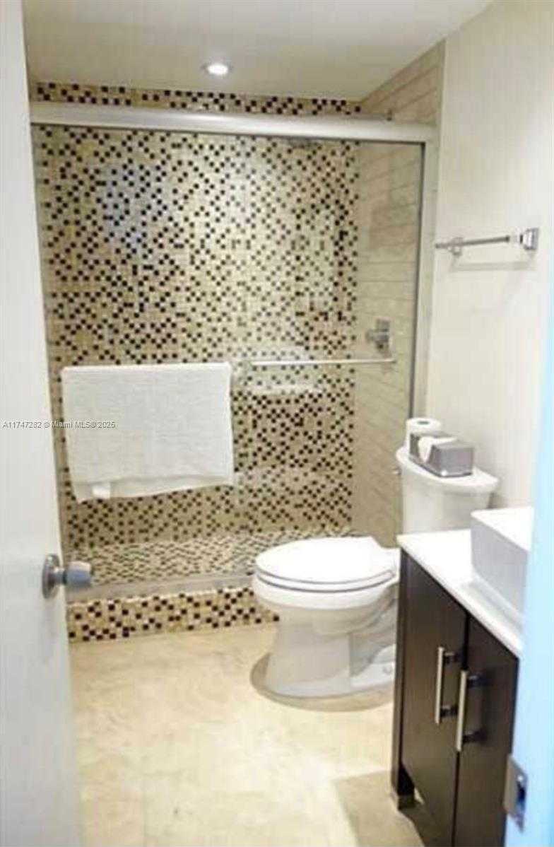 Small Image of 5701 COLLINS AVE #PH12, Miami Beach Number 19