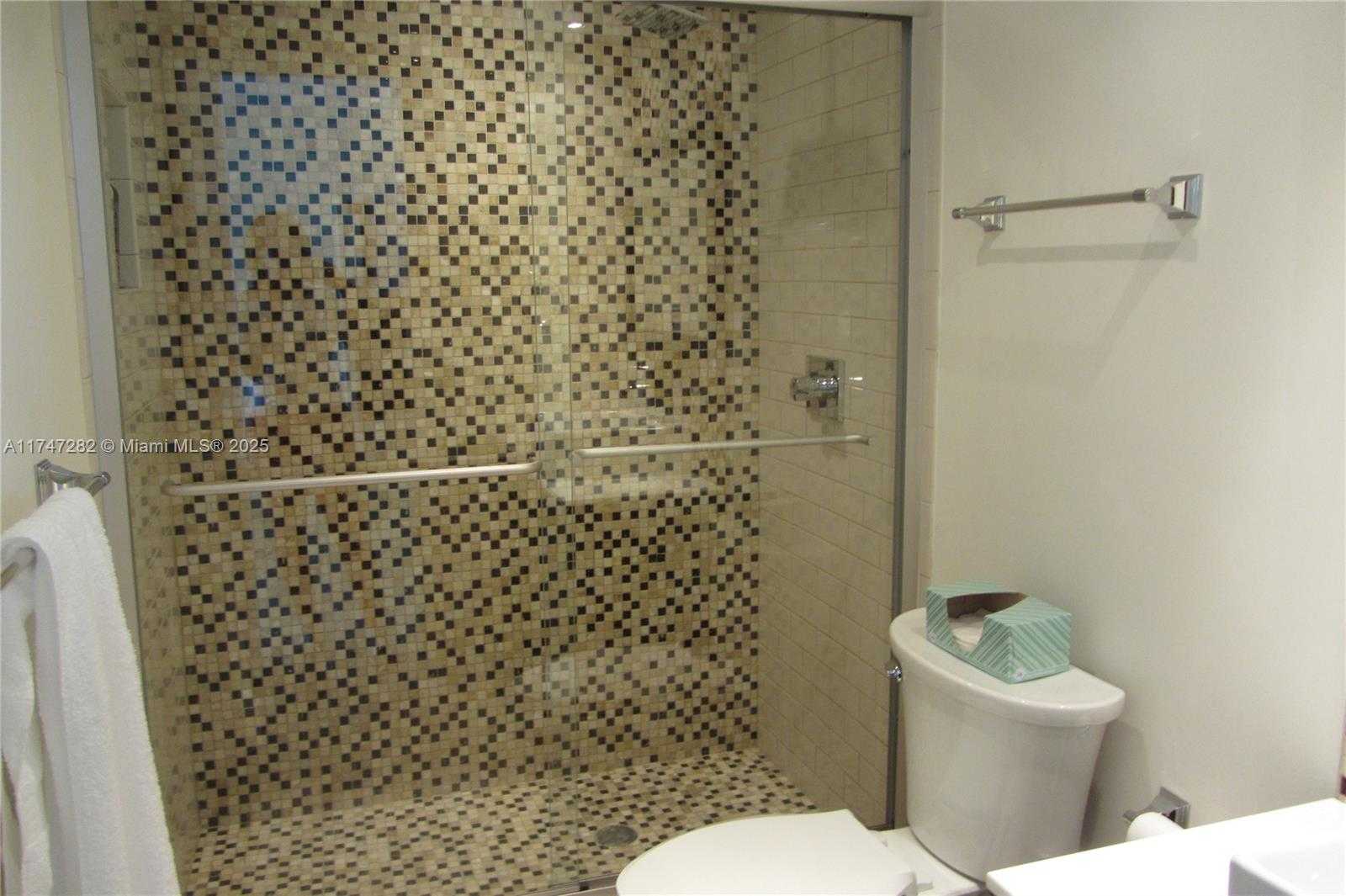 Small Image of 5701 COLLINS AVE #PH12, Miami Beach Number 20