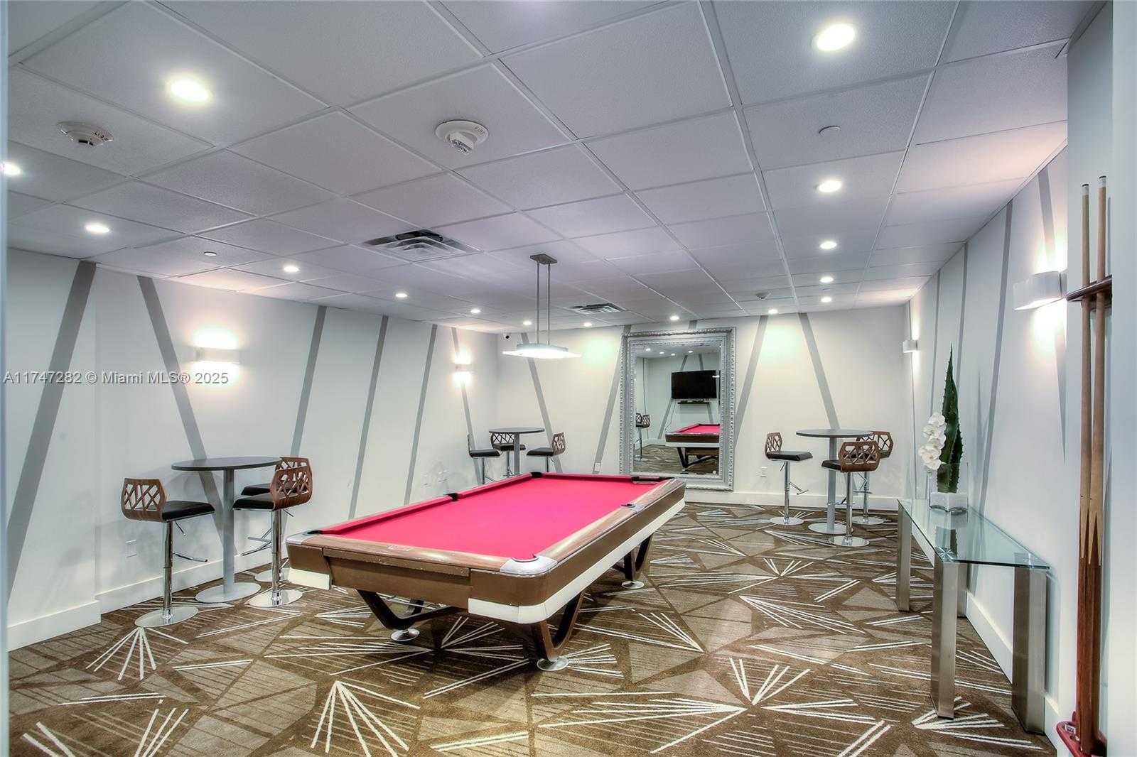 Small Image of 5701 COLLINS AVE #PH12, Miami Beach Number 26