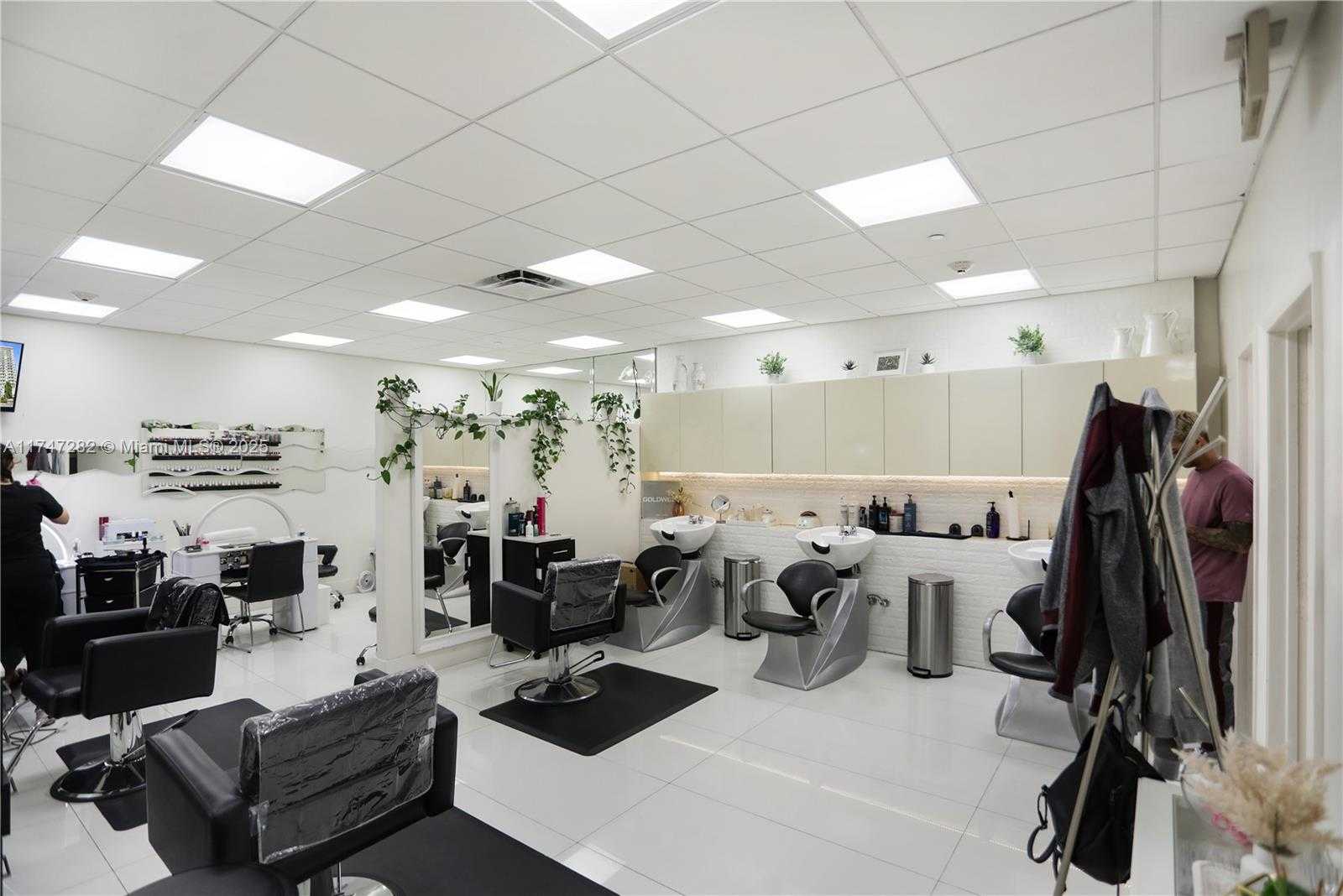 Small Image of 5701 COLLINS AVE #PH12, Miami Beach Number 39