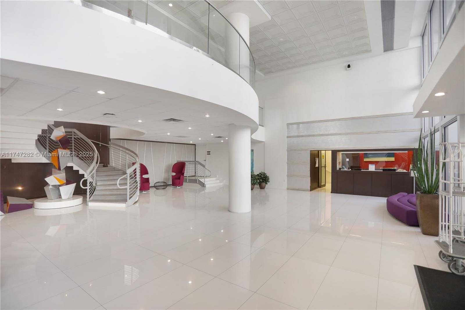 Small Image of 5701 COLLINS AVE #PH12, Miami Beach Number 42