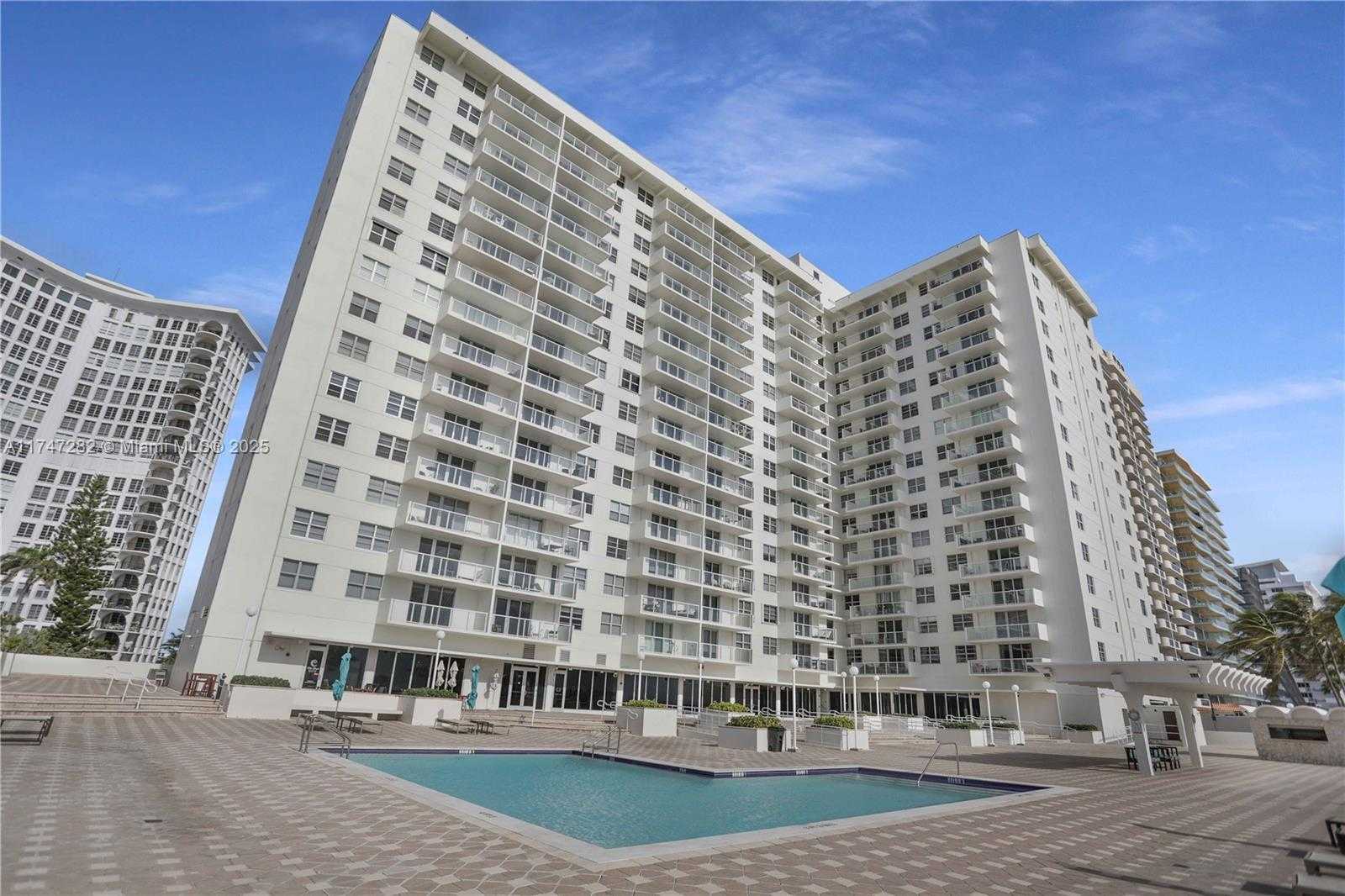 Small Image of 5701 COLLINS AVE #PH12, Miami Beach Number 63