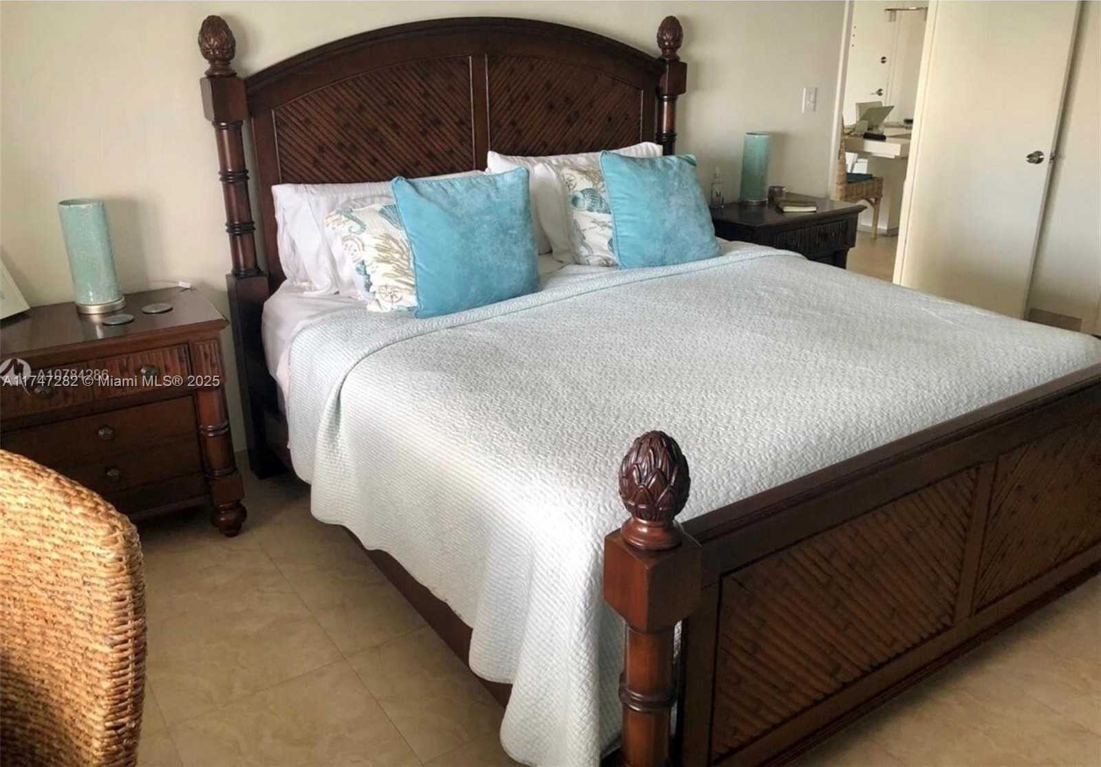 Small Image of 5701 COLLINS AVE #PH12, Miami Beach Number 9