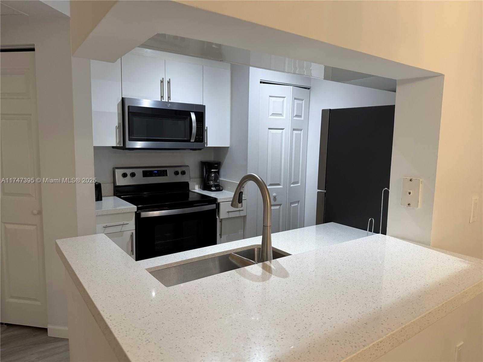 Small Image of 17145 NORTH BAY RD #4303, Sunny Isles Beach Number 4