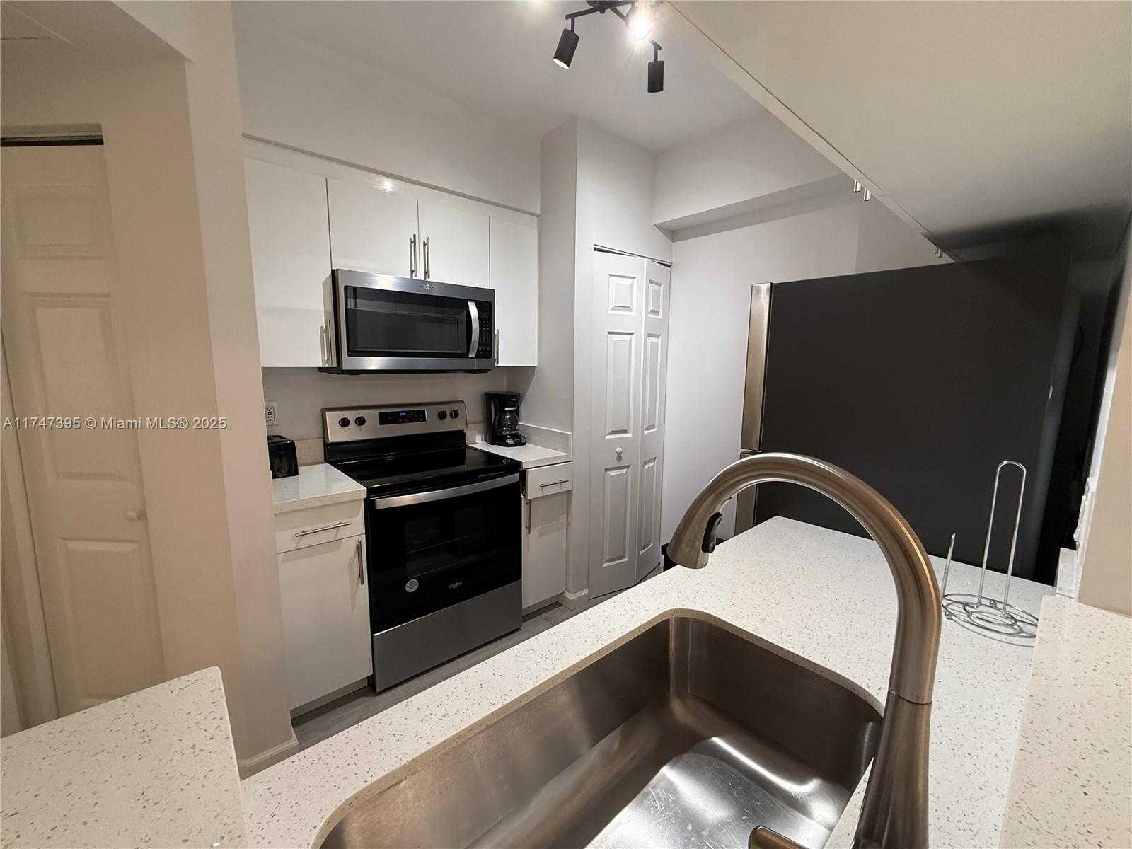 Small Image of 17145 NORTH BAY RD #4303, Sunny Isles Beach Number 5