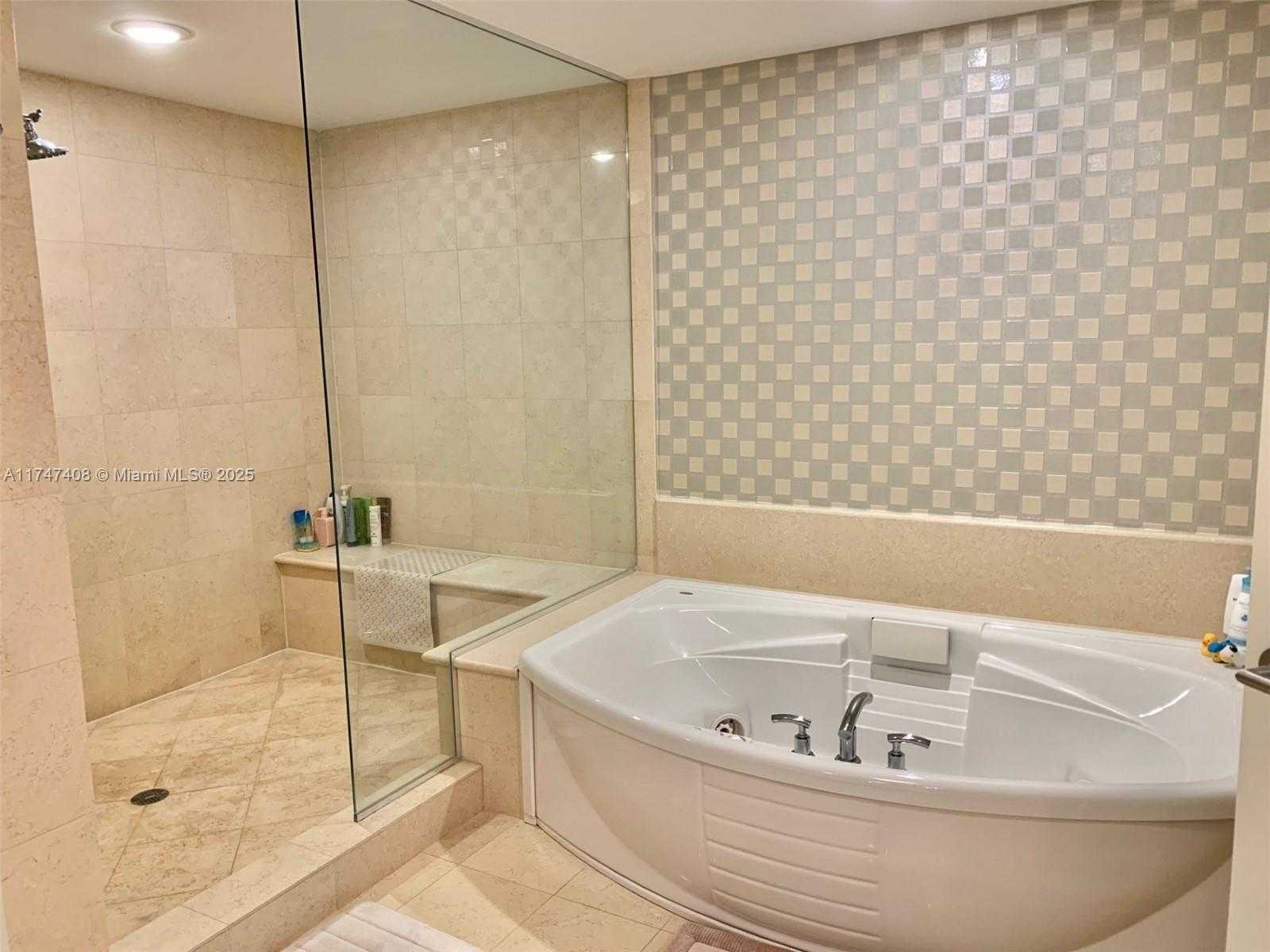 Small Image of 3101 SOUTH OCEAN DR #1701, Hollywood Number 17