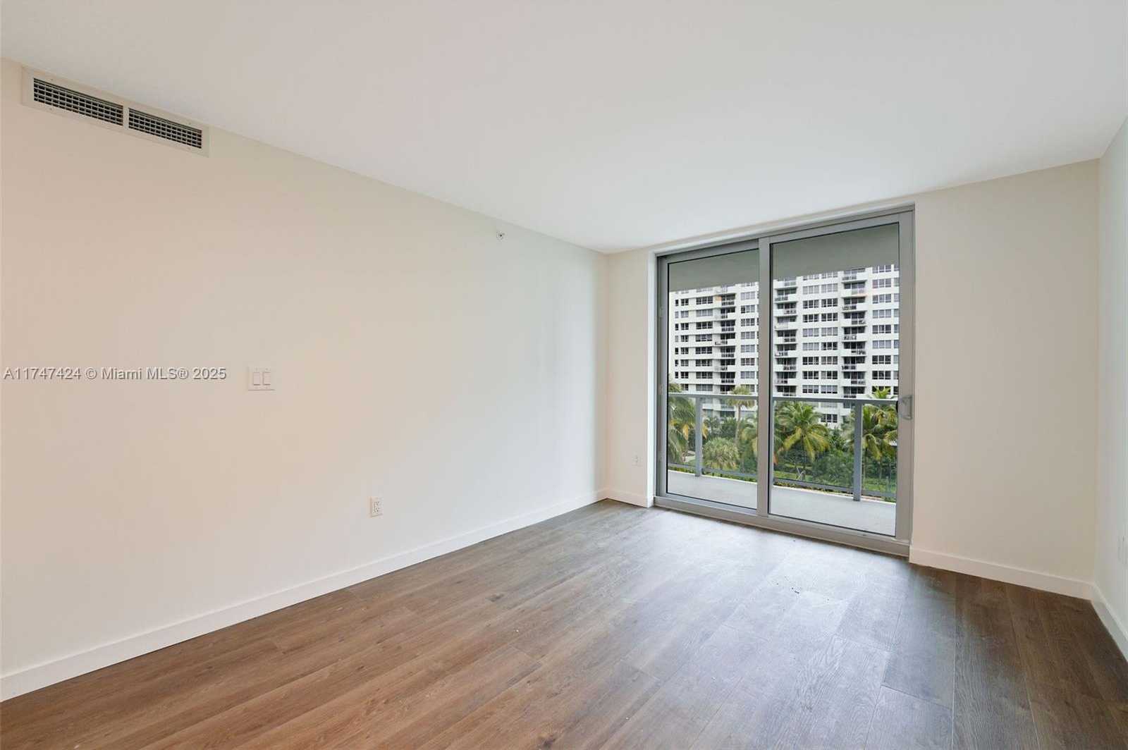 Small Image of 1500 BAY RD #N-1220, Miami Beach Number 10