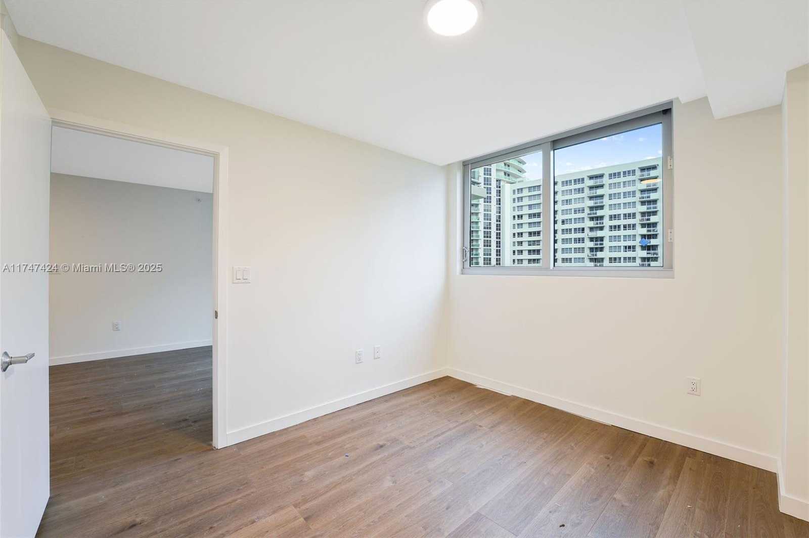 Small Image of 1500 BAY RD #N-1220, Miami Beach Number 17