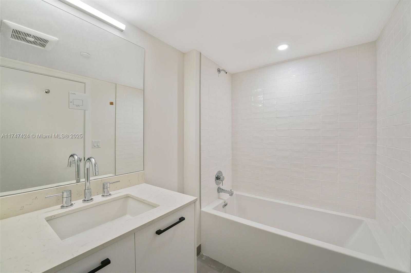 Small Image of 1500 BAY RD #N-1220, Miami Beach Number 18