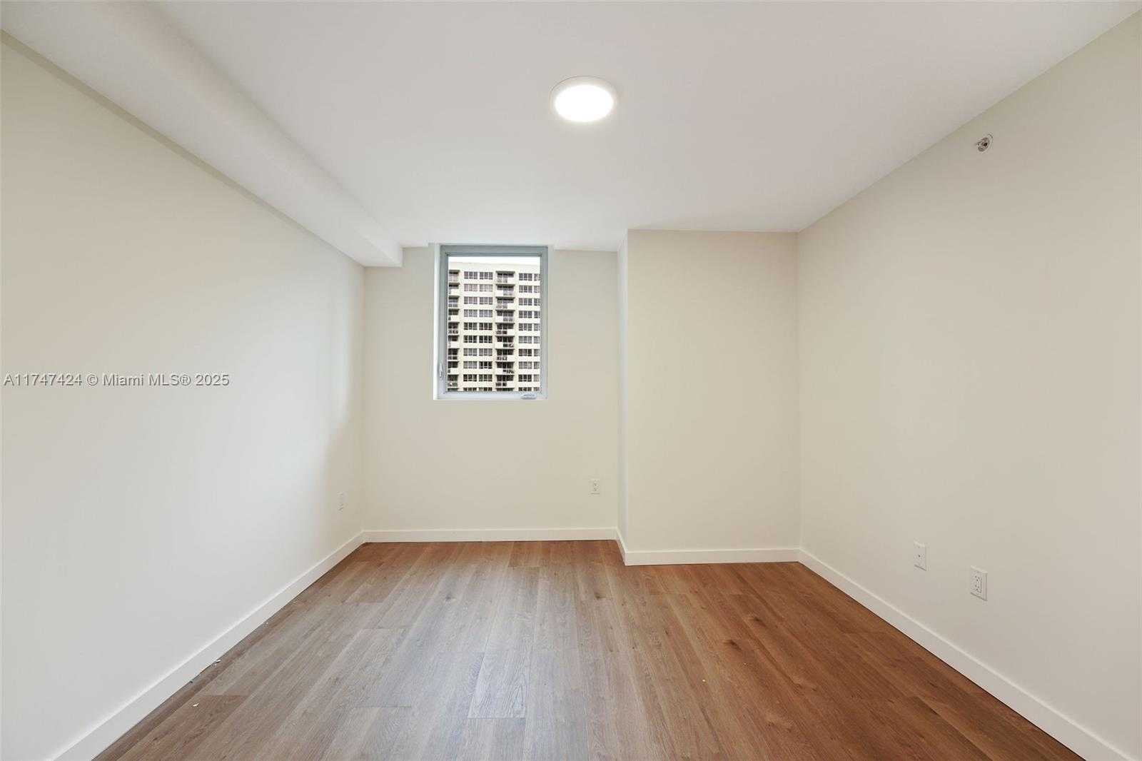 Small Image of 1500 BAY RD #N-1220, Miami Beach Number 19