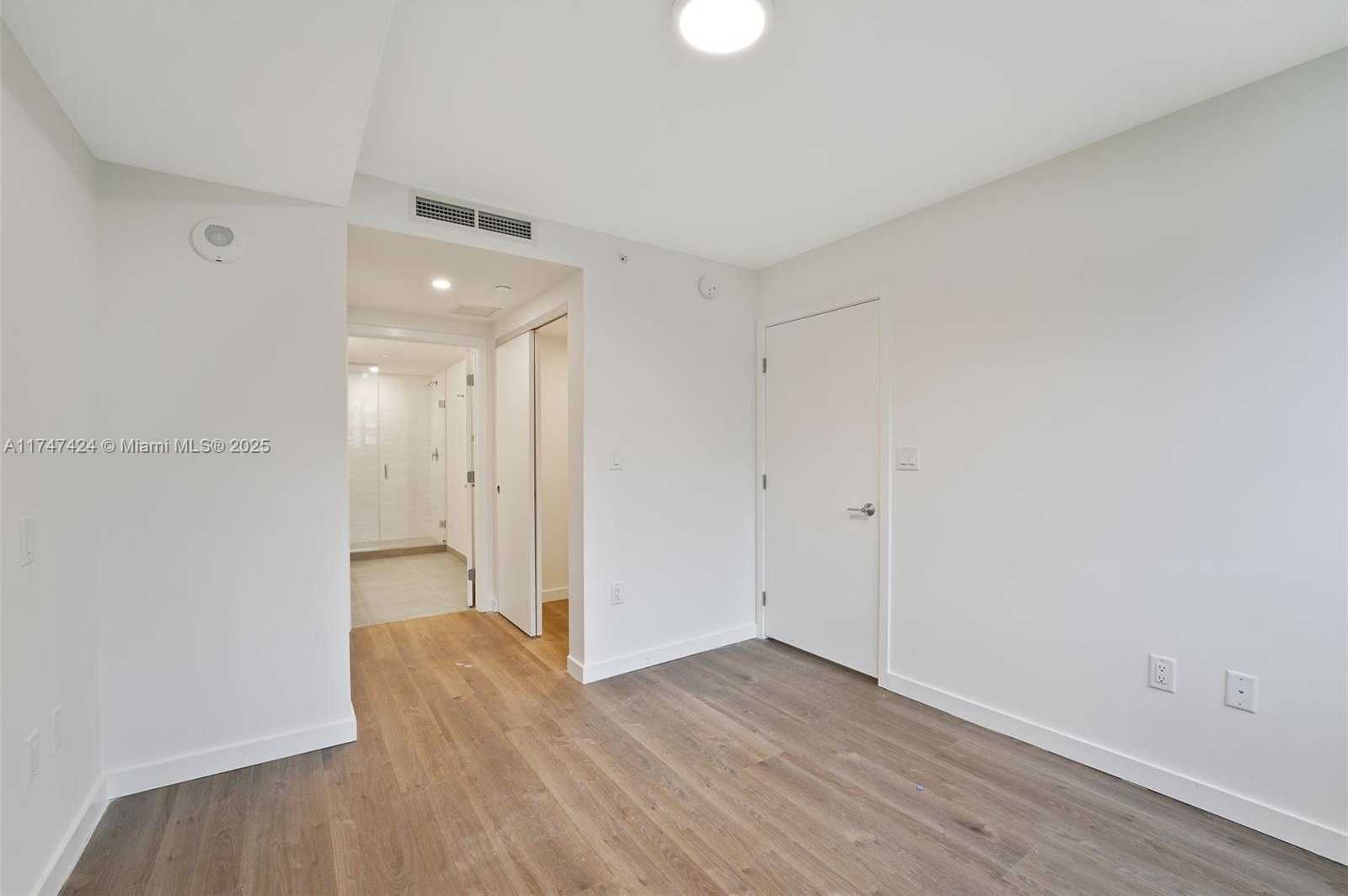Small Image of 1500 BAY RD #N-1220, Miami Beach Number 21
