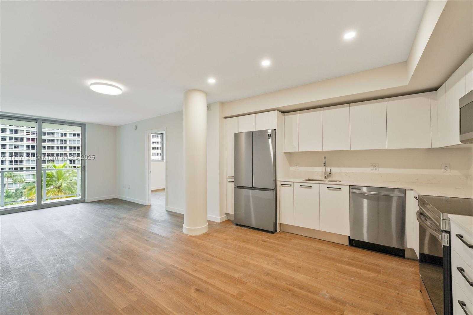 Small Image of 1500 BAY RD #N-1220, Miami Beach Number 3