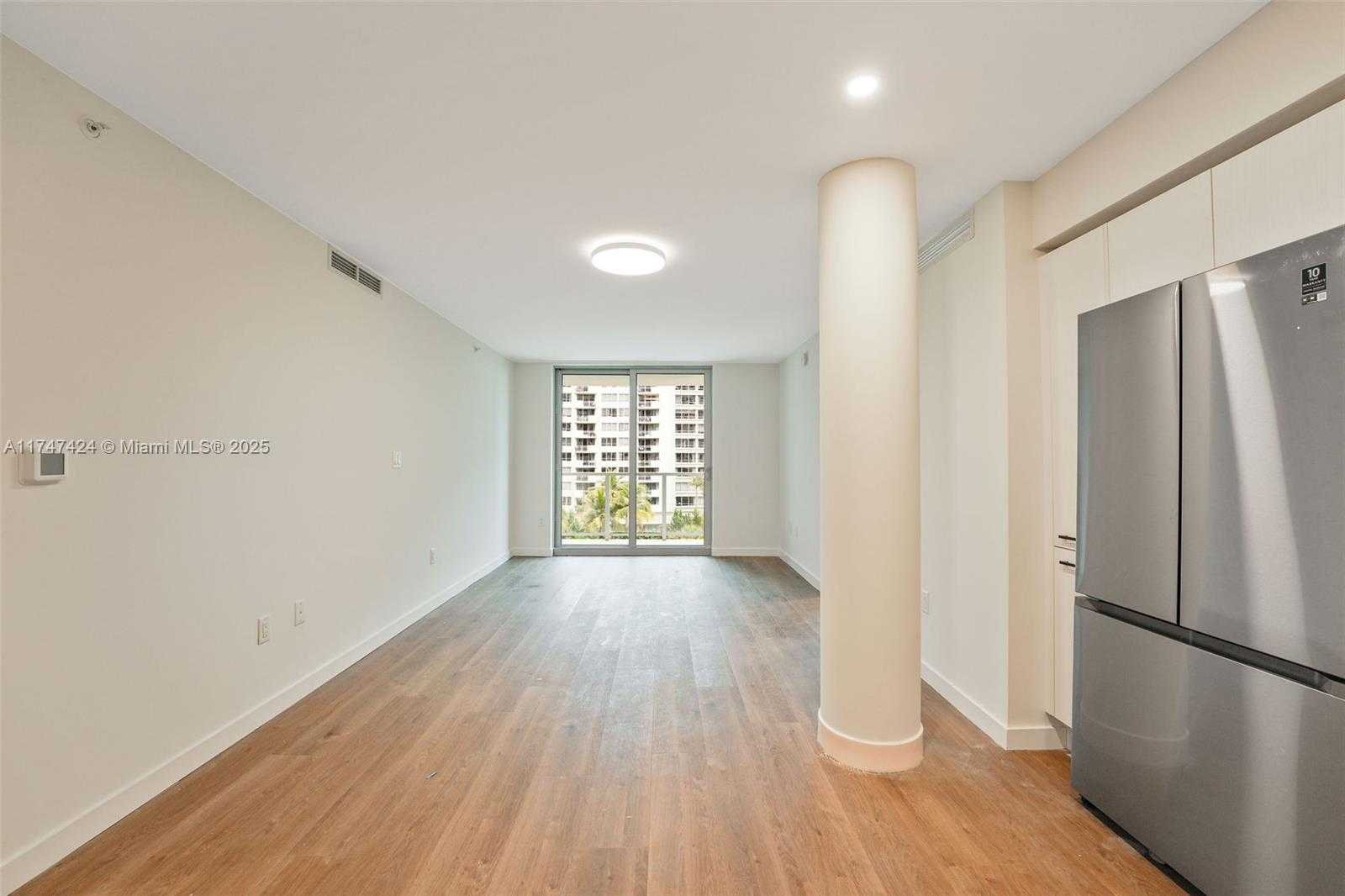 Small Image of 1500 BAY RD #N-1220, Miami Beach Number 4