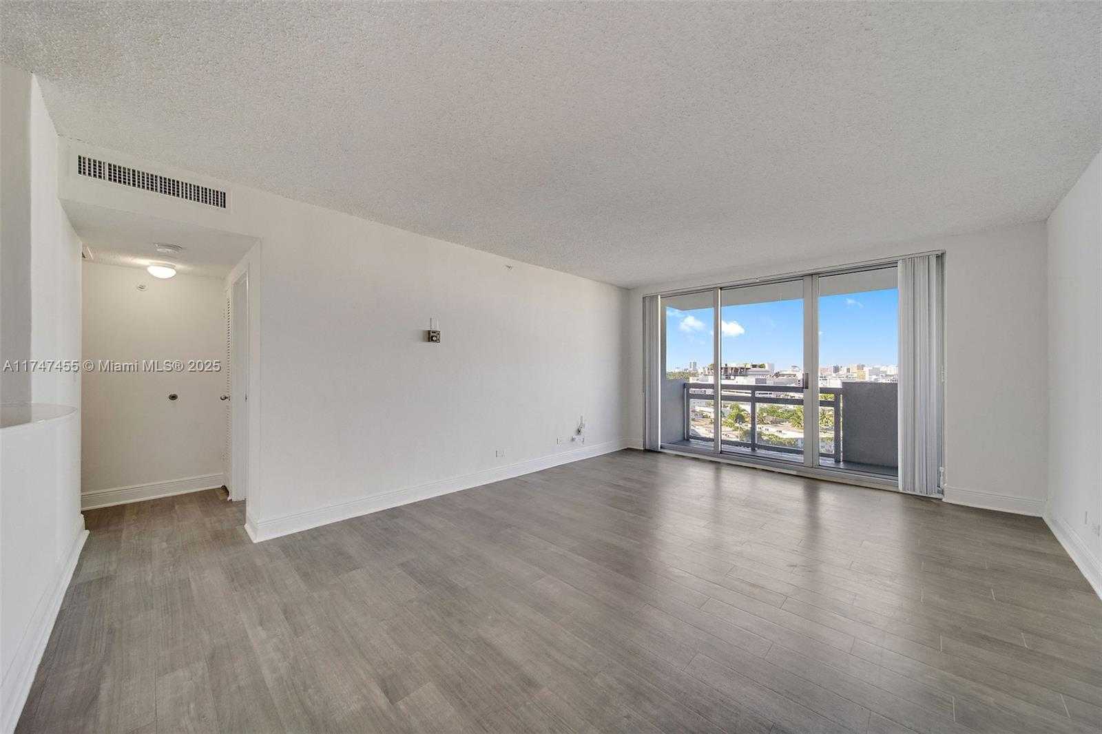 Small Image of 1500 Bay Rd, Miami Beach, FL 33139, USA Number 15