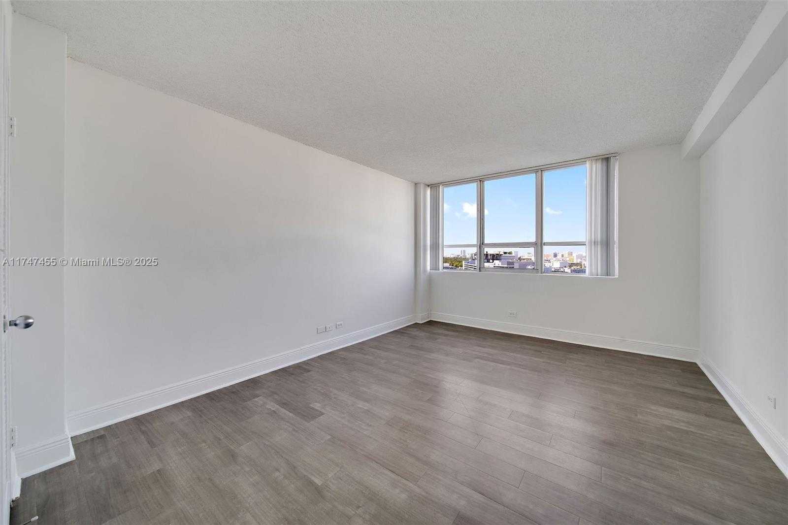Small Image of 1500 Bay Rd, Miami Beach, FL 33139, USA Number 16