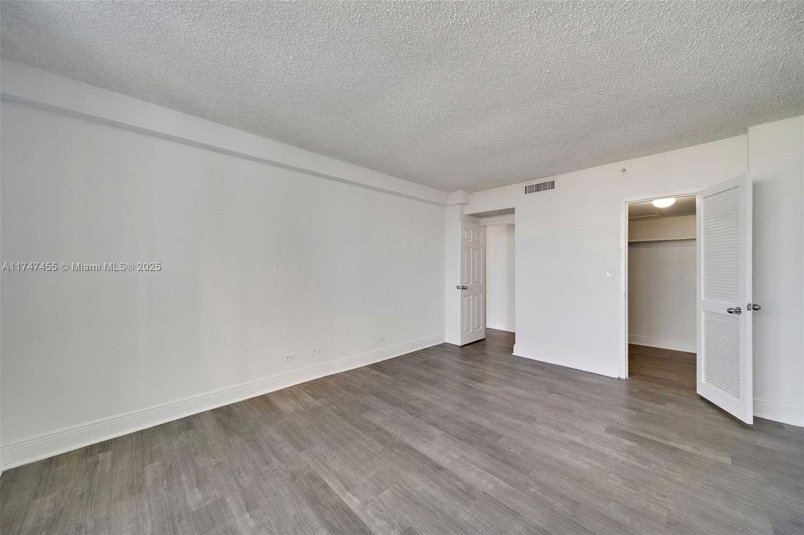 Small Image of 1500 Bay Rd, Miami Beach, FL 33139, USA Number 18