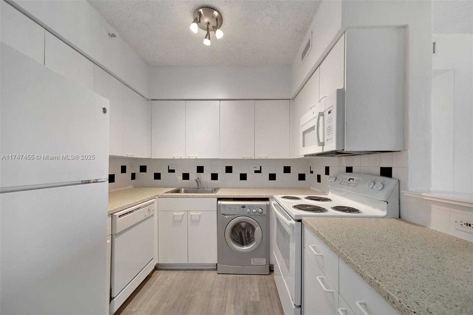 Small Image of 1500 Bay Rd, Miami Beach, FL 33139, USA Number 5