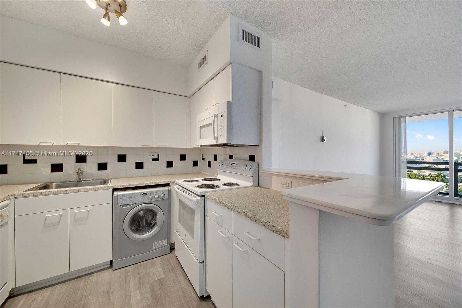 Small Image of 1500 Bay Rd, Miami Beach, FL 33139, USA Number 6