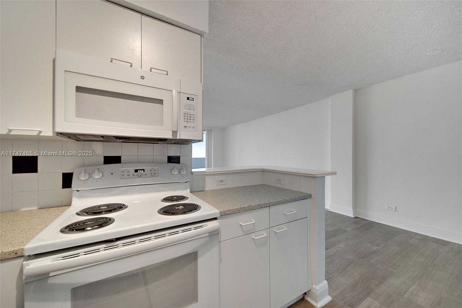 Small Image of 1500 Bay Rd, Miami Beach, FL 33139, USA Number 7