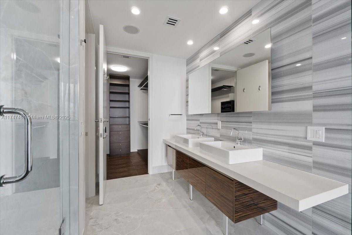 Small Image of 1100 BISCAYNE BLVD #3502, Miami Number 11