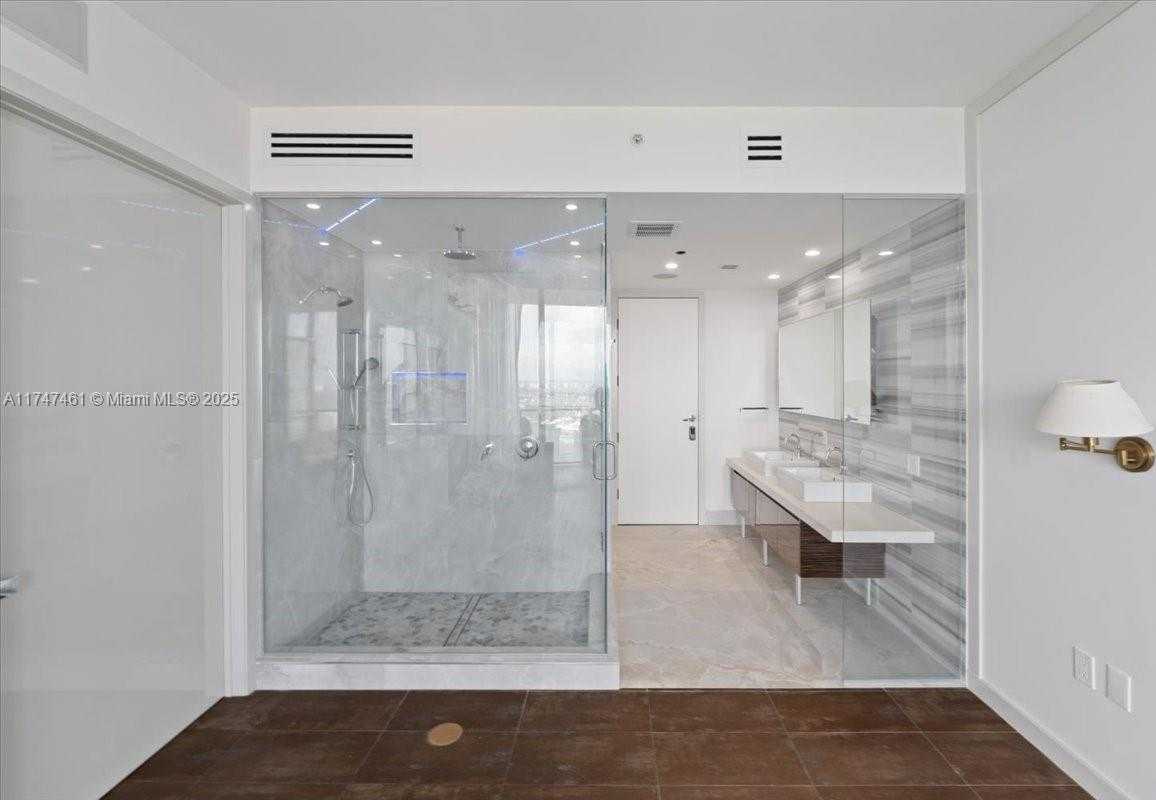 Small Image of 1100 BISCAYNE BLVD #3502, Miami Number 13