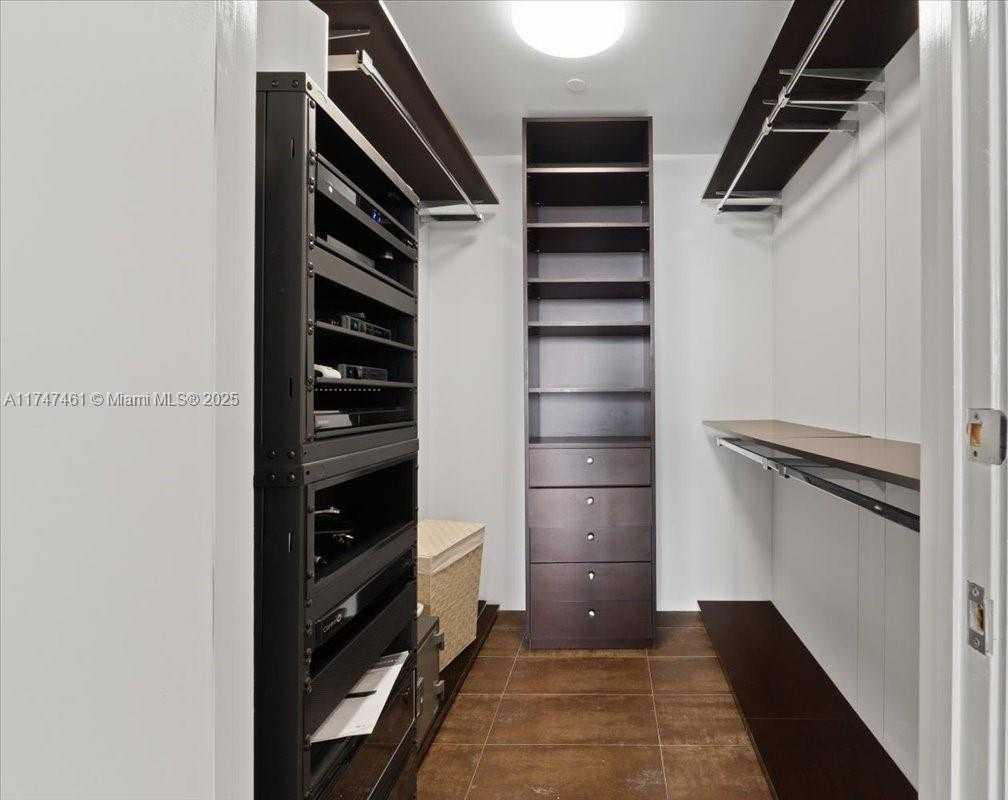 Small Image of 1100 BISCAYNE BLVD #3502, Miami Number 16